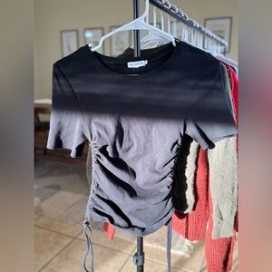 Good American Black Short Sleeve Ruched Tee